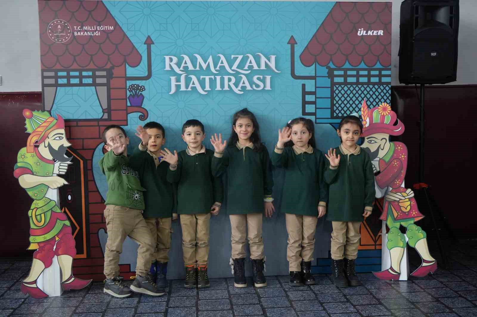 Bakan Tekin, Erzurum’da çocuklarla Ramazan Şenliği’nde buluştu
