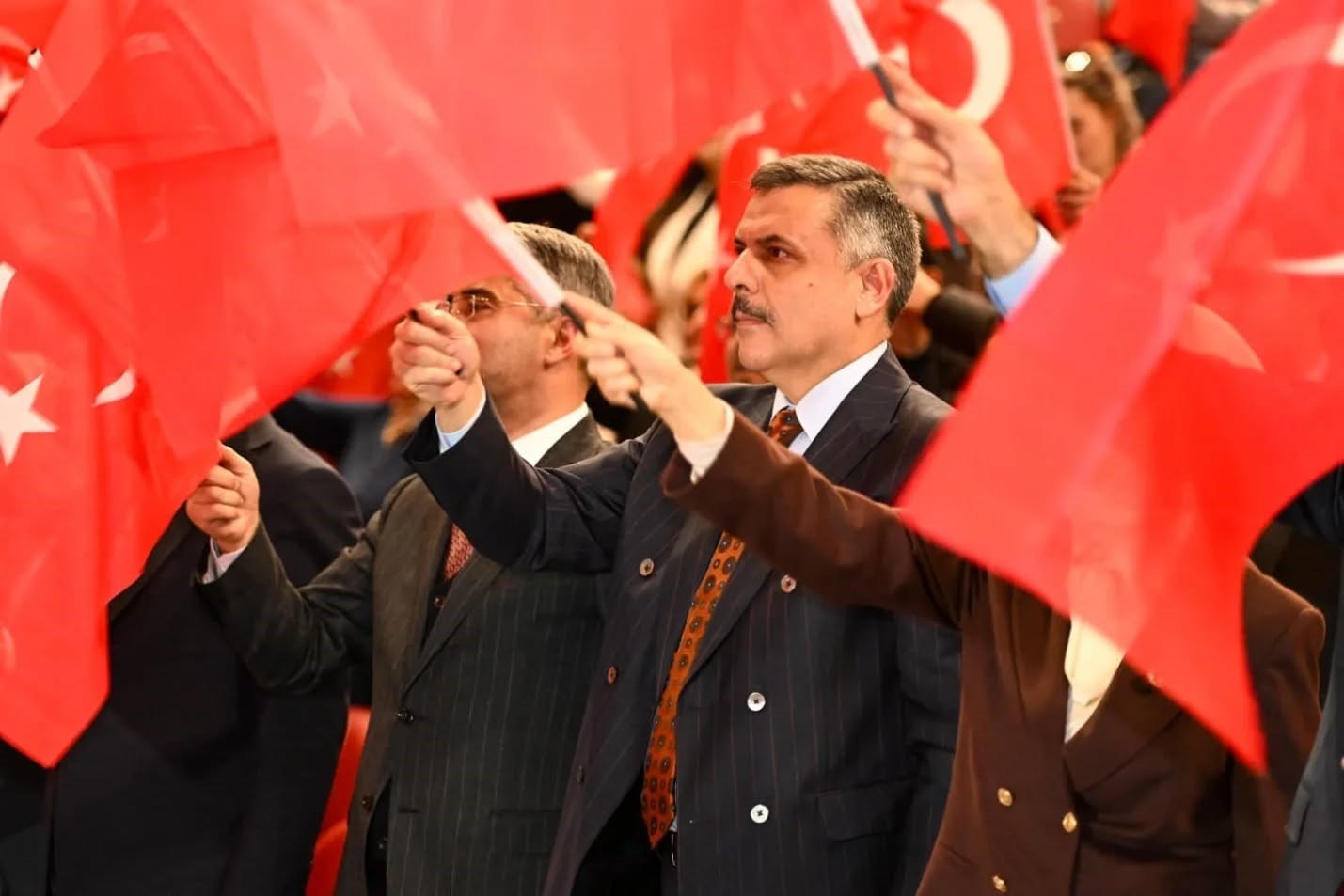 Bakan Tekin: "Geçmişine bağlı, gelecekten ümitli gençler yetiştirmek istiyoruz"
