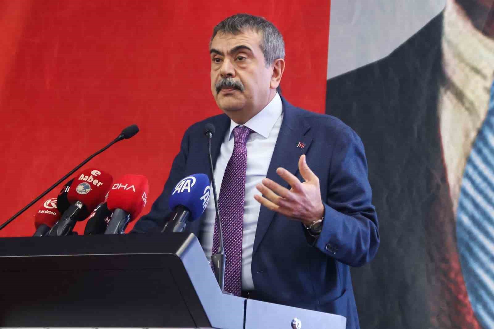 Bakan Tekin: "İstanbul’da asrın hırsızlığı var. Bunu saklamak için  karnelerden Atatürk’ün fotoğrafının kaldırdığı yalanına sarılıyorlar"
