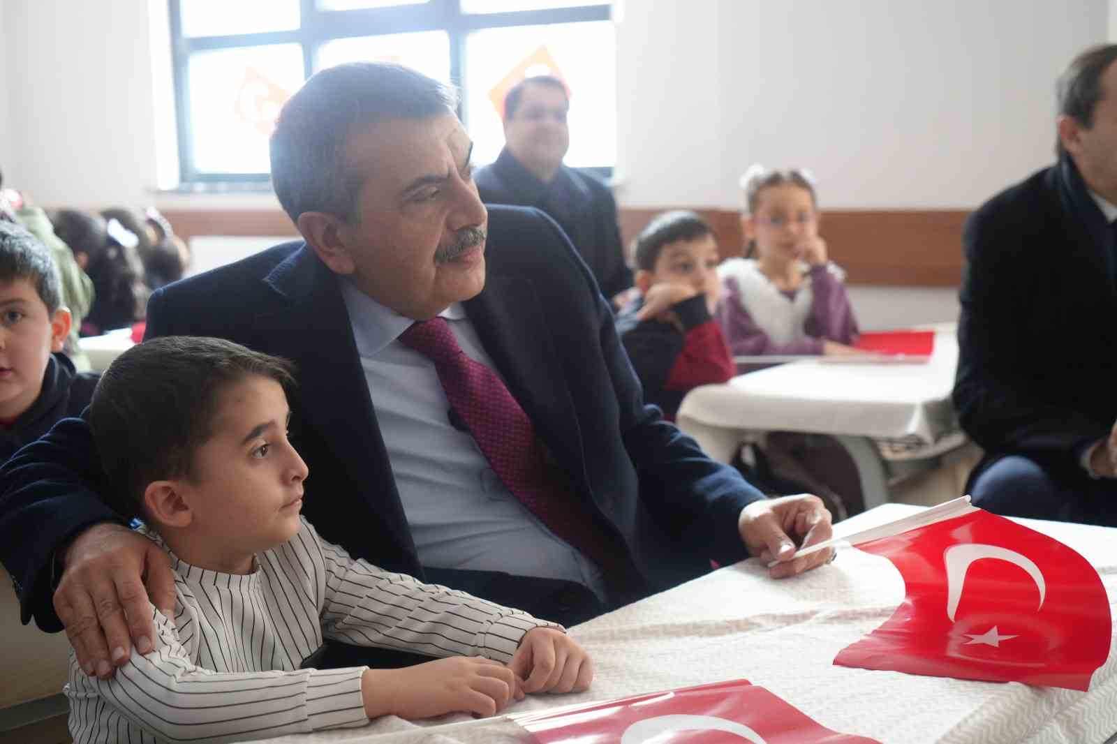 Bakan Tekin, "Kimsenin dini inancını sorgulamadık"
Bakan Tekin, "Kimsenin dini inancını sorgulamadık"