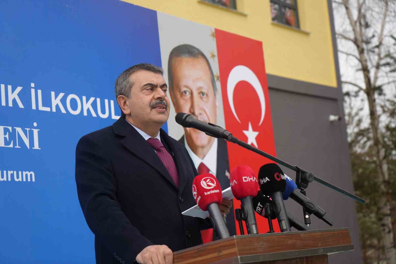 Bakan Tekin, "Kimsenin dini inancını sorgulamadık"
Bakan Tekin, "Kimsenin dini inancını sorgulamadık"