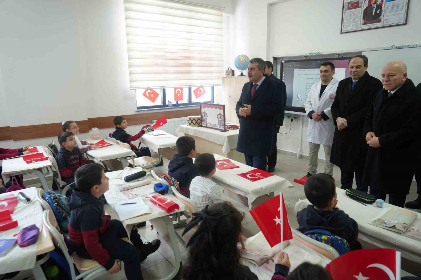 Bakan Tekin, "Kimsenin dini inancını sorgulamadık"
Bakan Tekin, "Kimsenin dini inancını sorgulamadık"