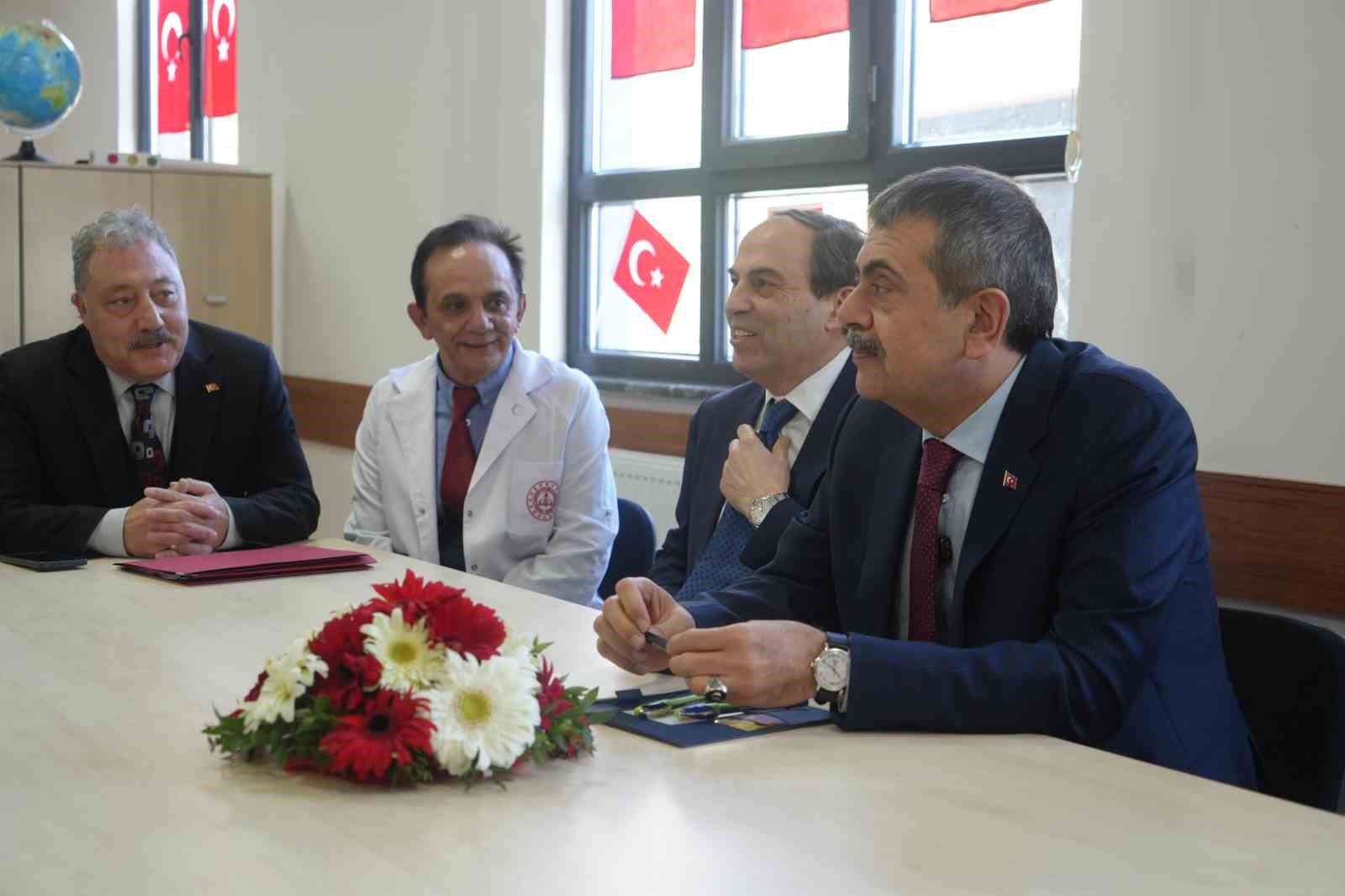 Bakan Tekin, "Kimsenin dini inancını sorgulamadık"
Bakan Tekin, "Kimsenin dini inancını sorgulamadık"