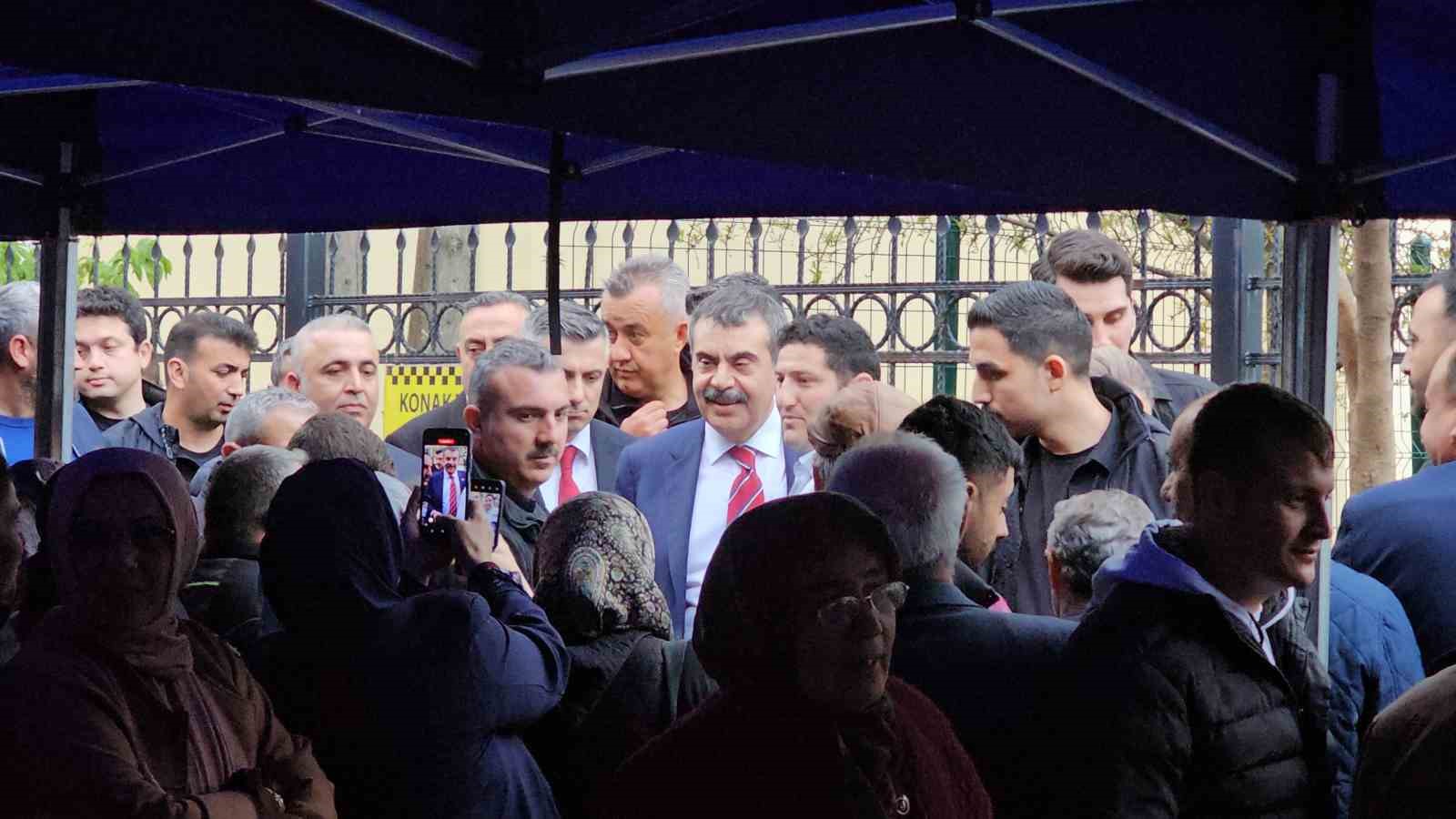 Bakan Tekin, Nazilli’de Erzurumlular Derneği’nin açılışına katıldı
