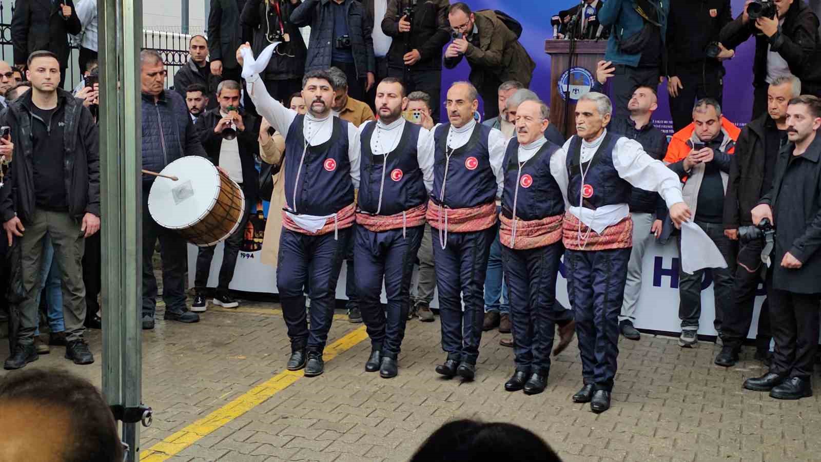 Bakan Tekin, Nazilli’de Erzurumlular Derneği’nin açılışına katıldı
