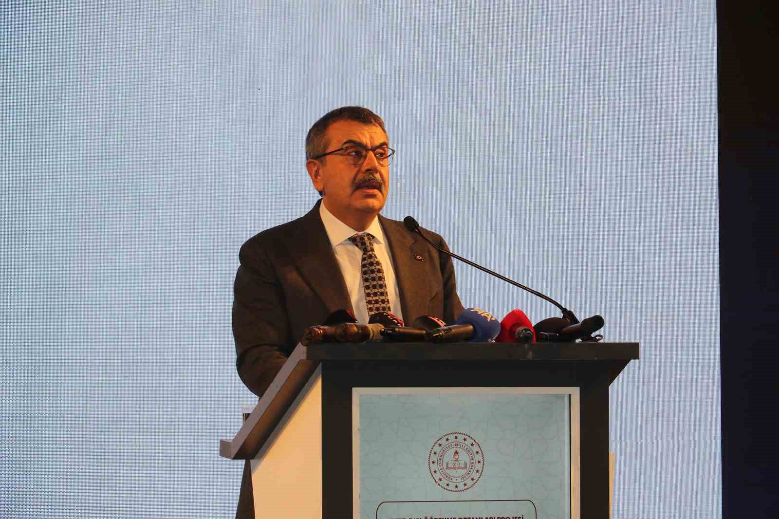 Bakan Tekin: "Okul Dışı Öğrenme Ortamları projemizi Türkiye Yüzyılı Maarif Modelimizin sahadaki en görünür halkalarından birisi olarak kabul ediyoruz"
