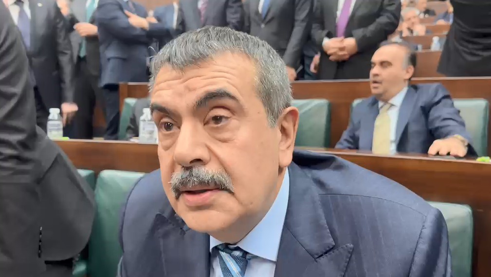 Bakan Tekin: "(Şanlıurfa’da okuldaki saldırı) Öğretmen arkadaşımızın yaşam süreçlerinin sürdürülmesini engelleyecek bir kalıcı hasar olabilir diye endişemiz var"
Bakan Tekin: "(Şanlıurfa’da okuldaki saldırı) Öğretmen arkadaşımızın yaşam süreçlerinin sürdürülmesini engelleyecek bir kalıcı hasar olabilir diye endişemiz var"