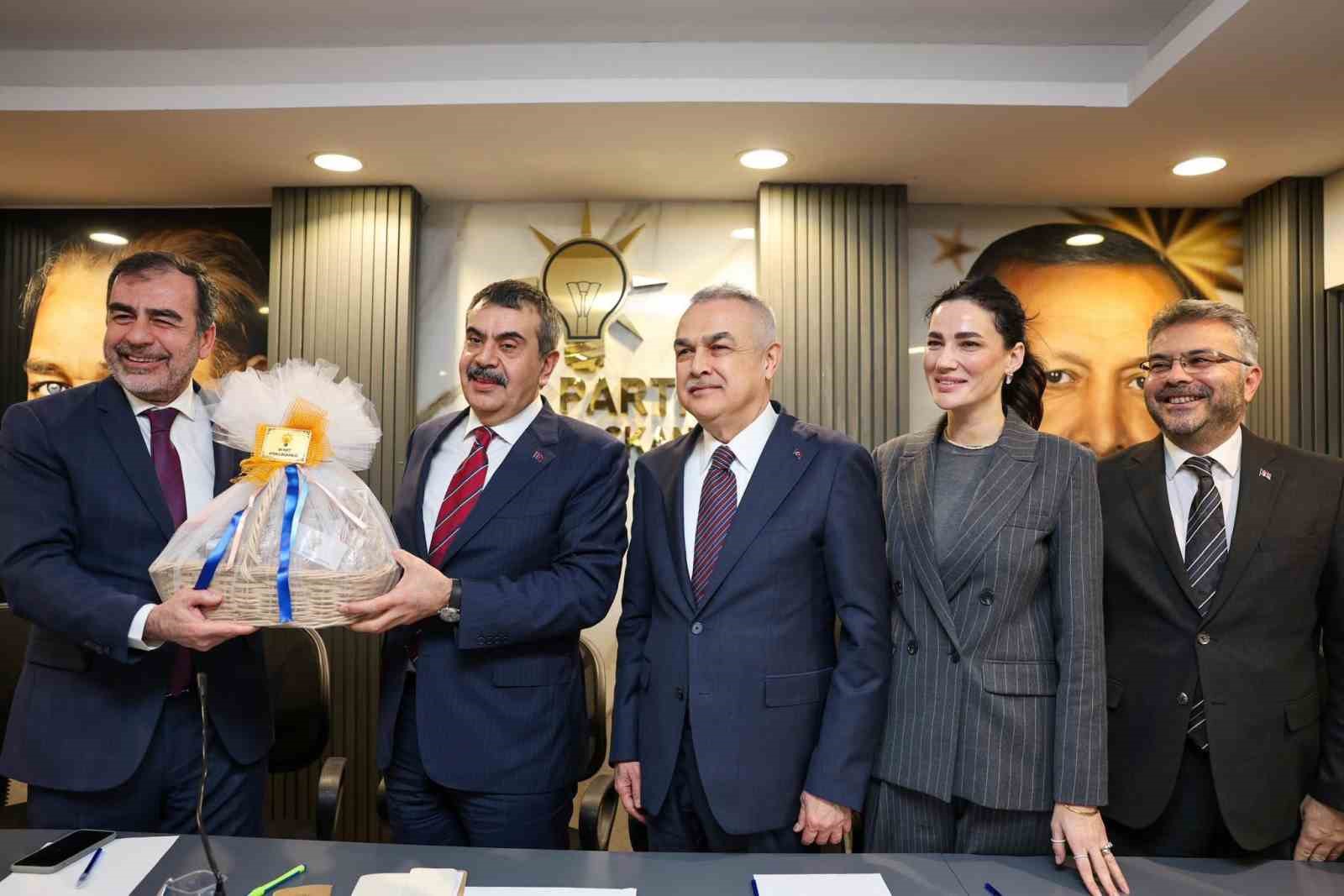 Bakan Tekin: "Sizin hayal edemediklerinizi biz gerçekleştiriyoruz"
