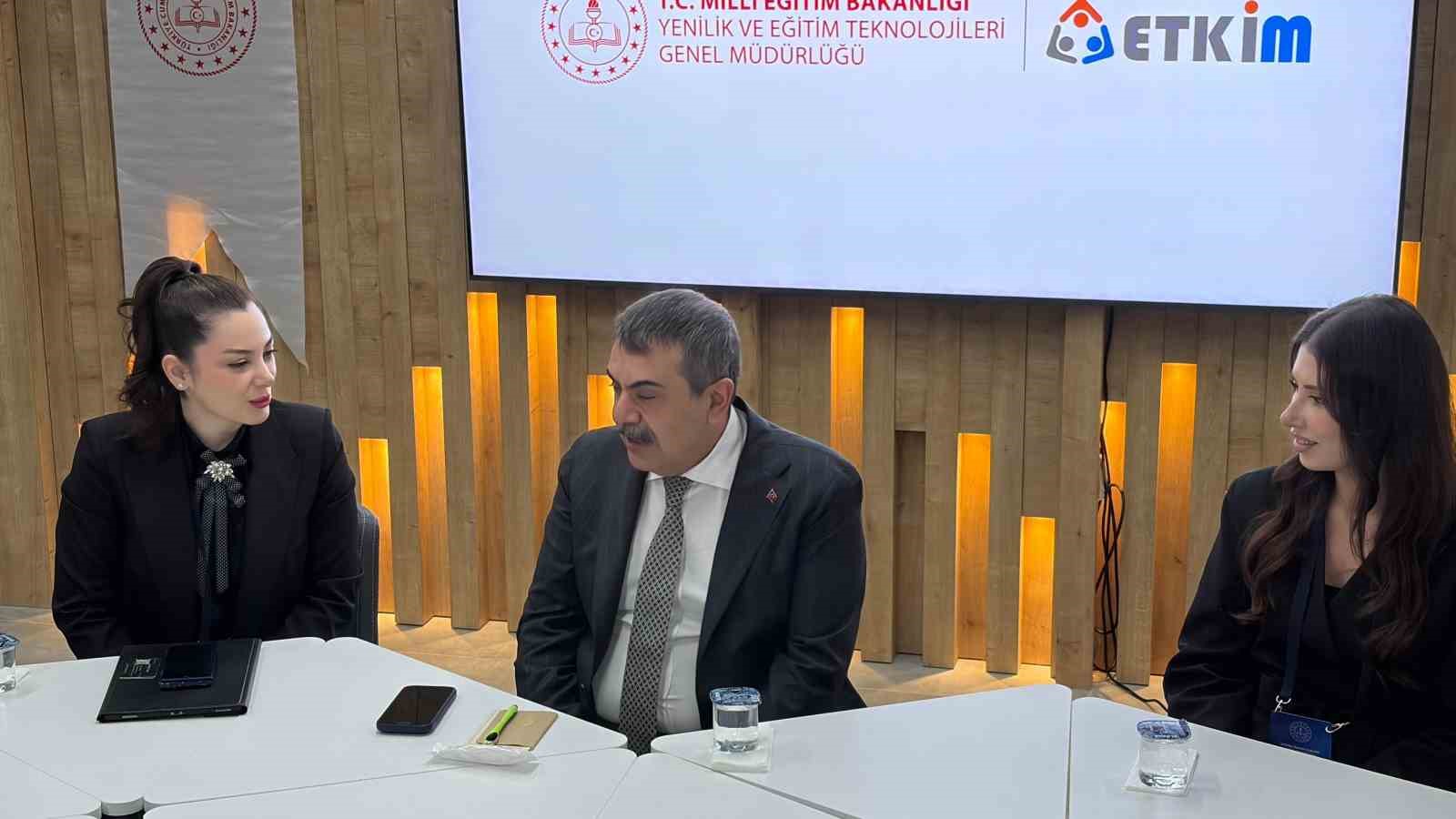 Bakan Tekin: "Teknolojiye dair her adımı geniş yelpazeyle tartmak durumundayız"
