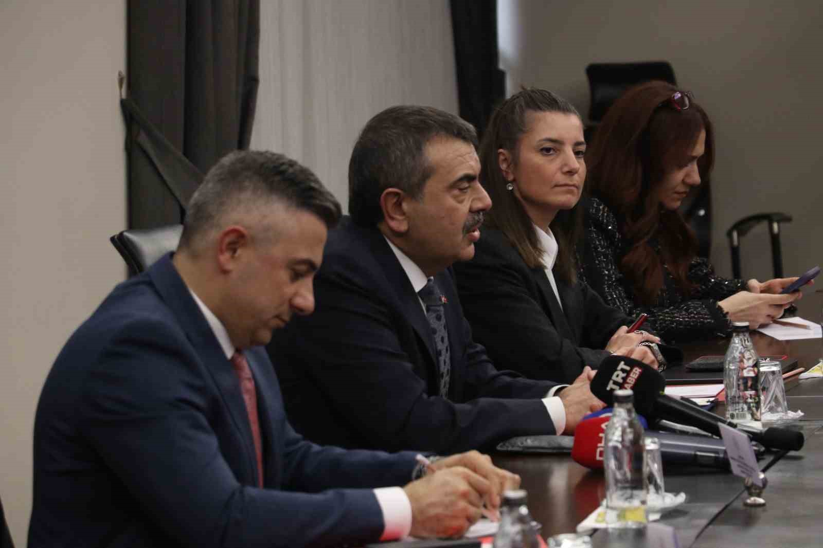 Bakan Tekin: "Türkiye ile Azerbaycan arasında çok yakın bir dostluk ilişkisi var"
