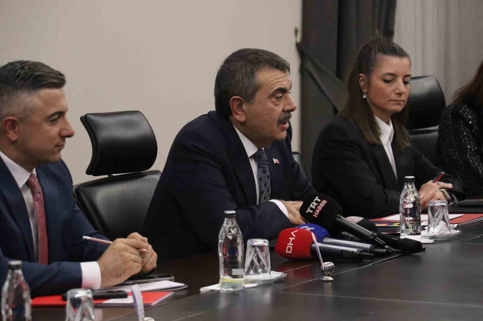 Bakan Tekin: "Türkiye ile Azerbaycan arasında çok yakın bir dostluk ilişkisi var"
