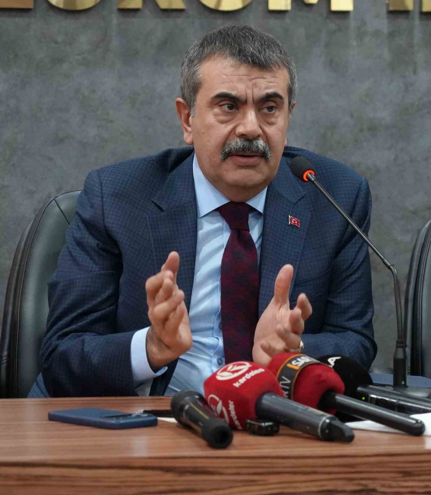 Bakan Tekin: "Türkiye’deki muhalefetin yaklaşımı sadece yalanlar, iftiralar üzerine ve insanların moral motivasyonunu kırmak üzerinedir"
