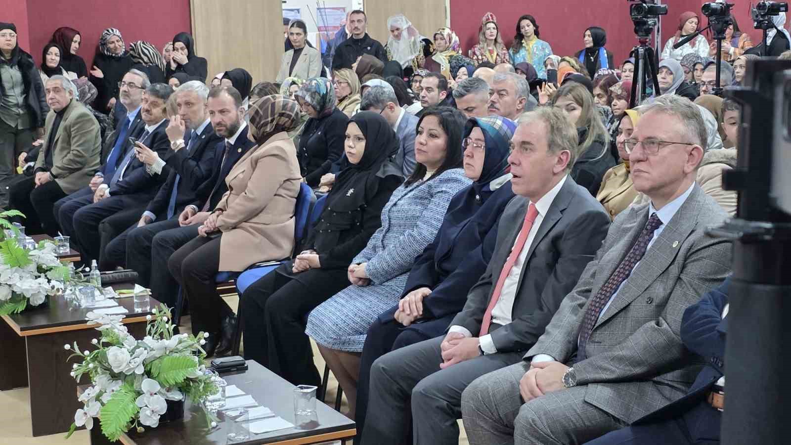 Bakan Tekin’den CHP ve İBB’ye kreş tepkisi: "CHP mensupları ’erkekseniz gelin kapatın’ diye hukuk devletiyle asla bağdaşmayacak cümleler kurdular"
