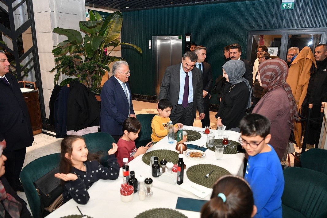 Bakan Tekin’den Kayseri’ye gastronomi övgüsü
Bakan Tekin’den Kayseri’ye gastronomi övgüsü