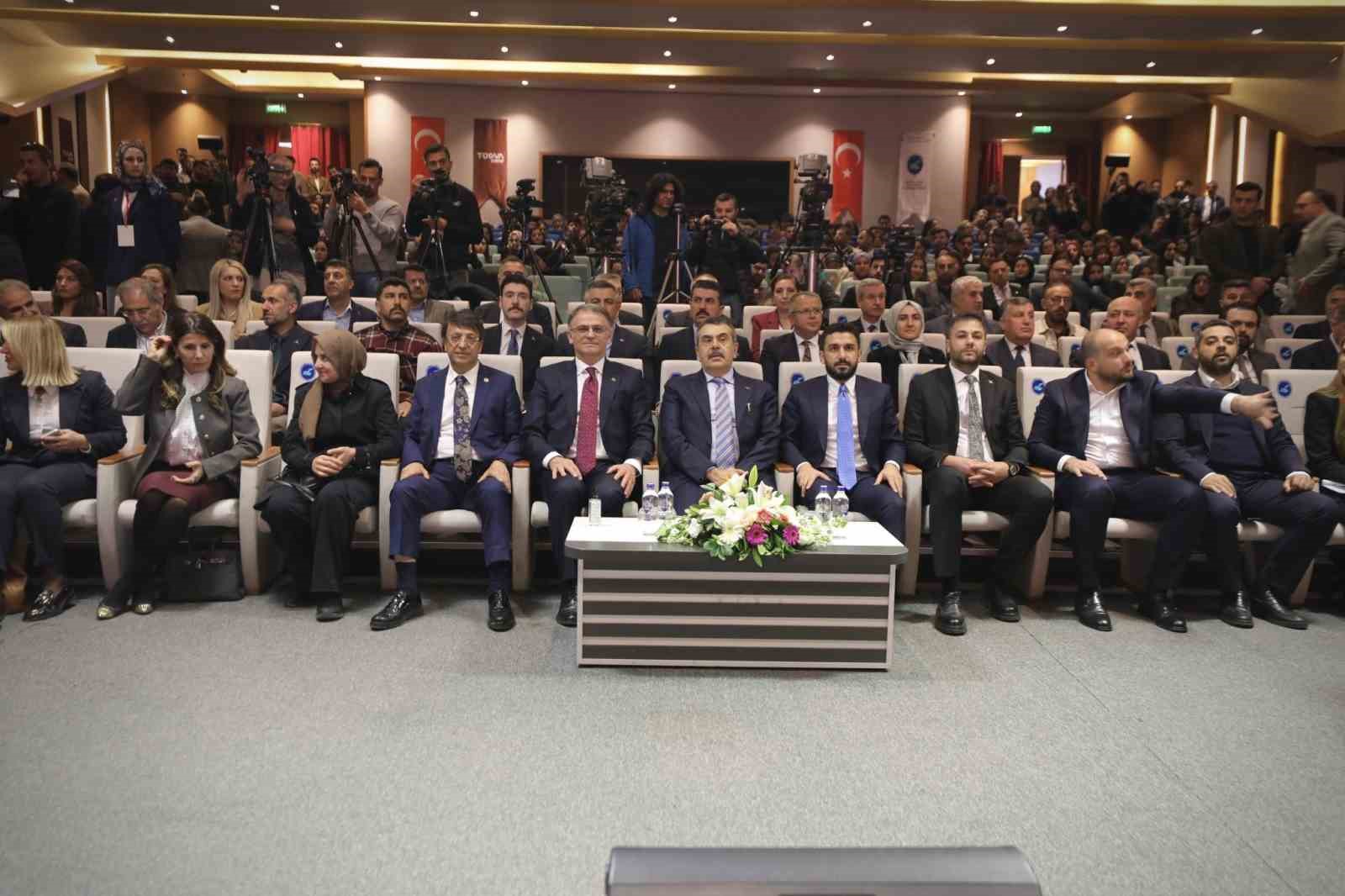 Bakan Tekin’den o sendikaya tepki: "Burası muz cumhuriyeti değil, hukuk devletidir"
Bakan Tekin’den o sendikaya tepki: "Burası muz cumhuriyeti değil, hukuk devletidir"