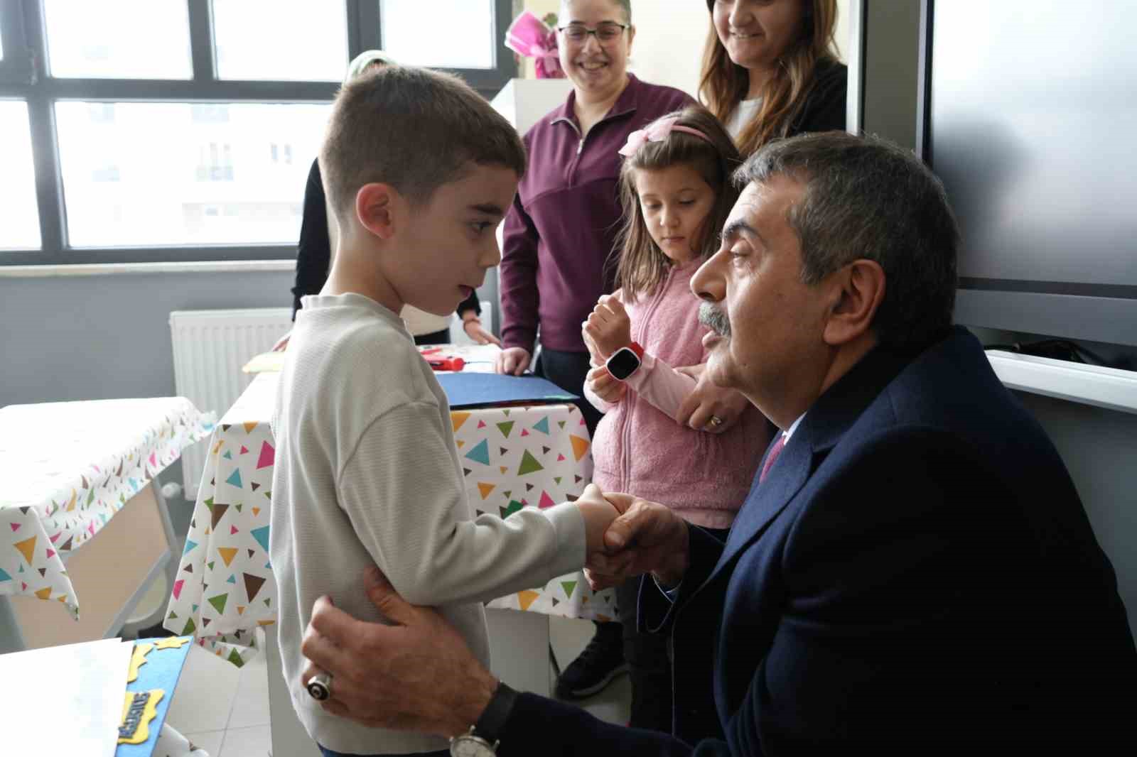 Bakan Tekin’den taziye ziyareti
