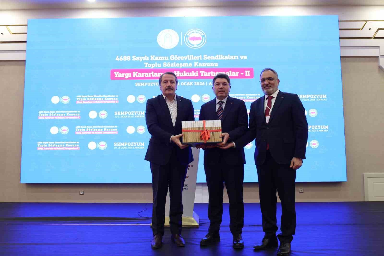 Bakan Tunç: "Kamuda görevli memurlarımızın kanundan kaynaklı sorunlarına kalıcı çözümler üretmek istiyoruz"
