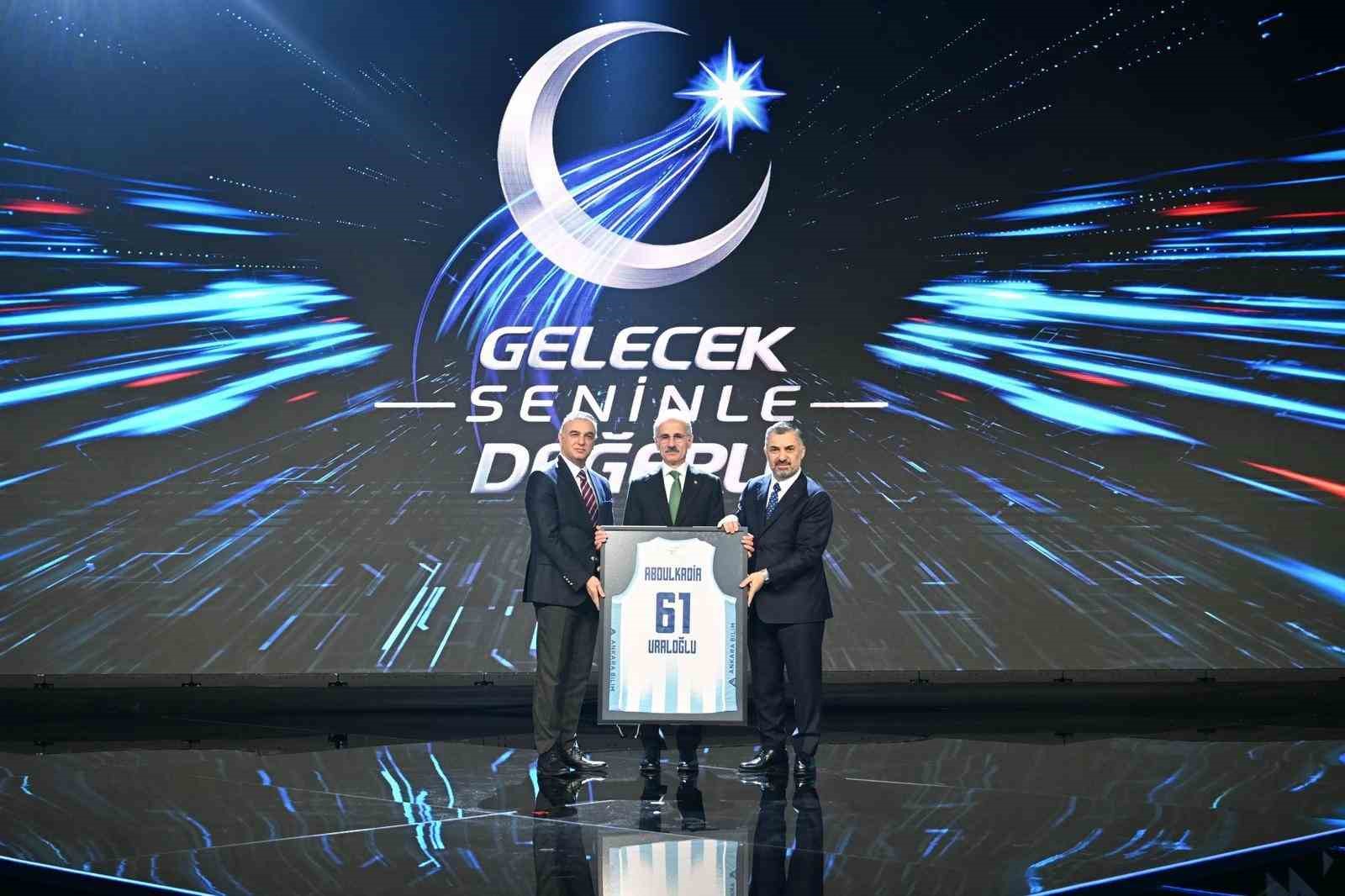 Bakan Uraloğlu: "10 gün içerisinde yaklaşık 8 milyon yeni 5G abonesi daha bu teknoloji ile tanışarak 29 milyonu aştı"
