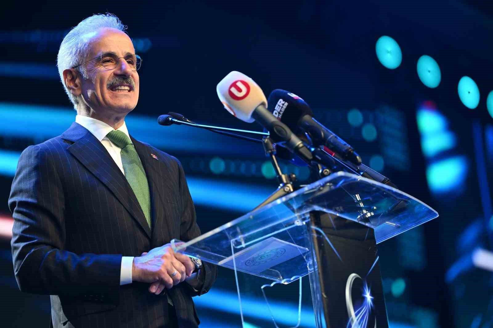 Bakan Uraloğlu: "10 gün içerisinde yaklaşık 8 milyon yeni 5G abonesi daha bu teknoloji ile tanışarak 29 milyonu aştı"
