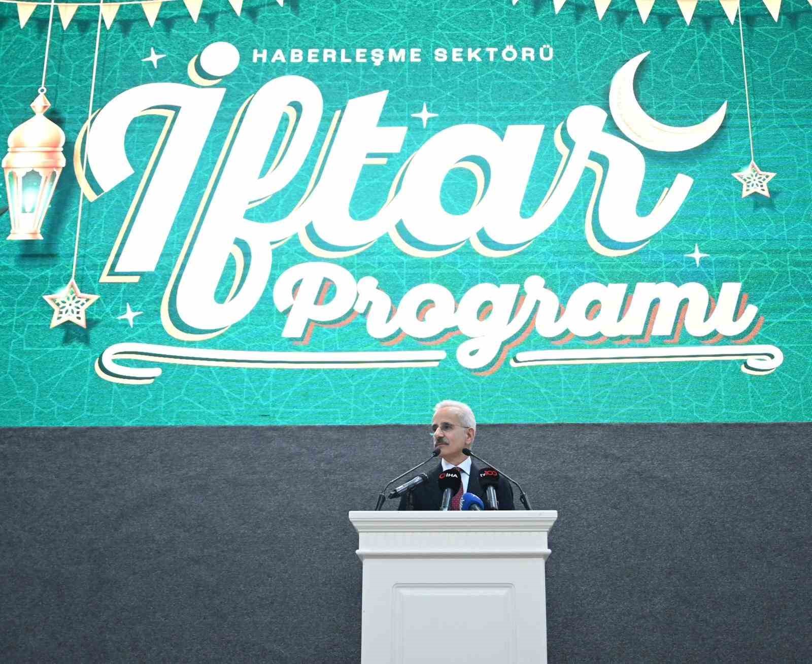 Bakan Uraloğlu: "15 yaşından küçük çocuklar sosyal paylaşım sitelerinde hesap açamayacak"
