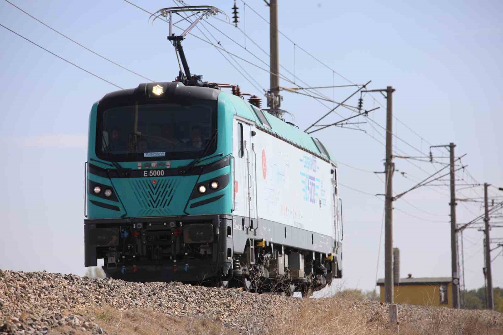 Bakan Uraloğlu: "2025 yılında farklı türlerde toplam 801 vagonun üretimini tamamlayarak yeni bir rekora imza attık"
