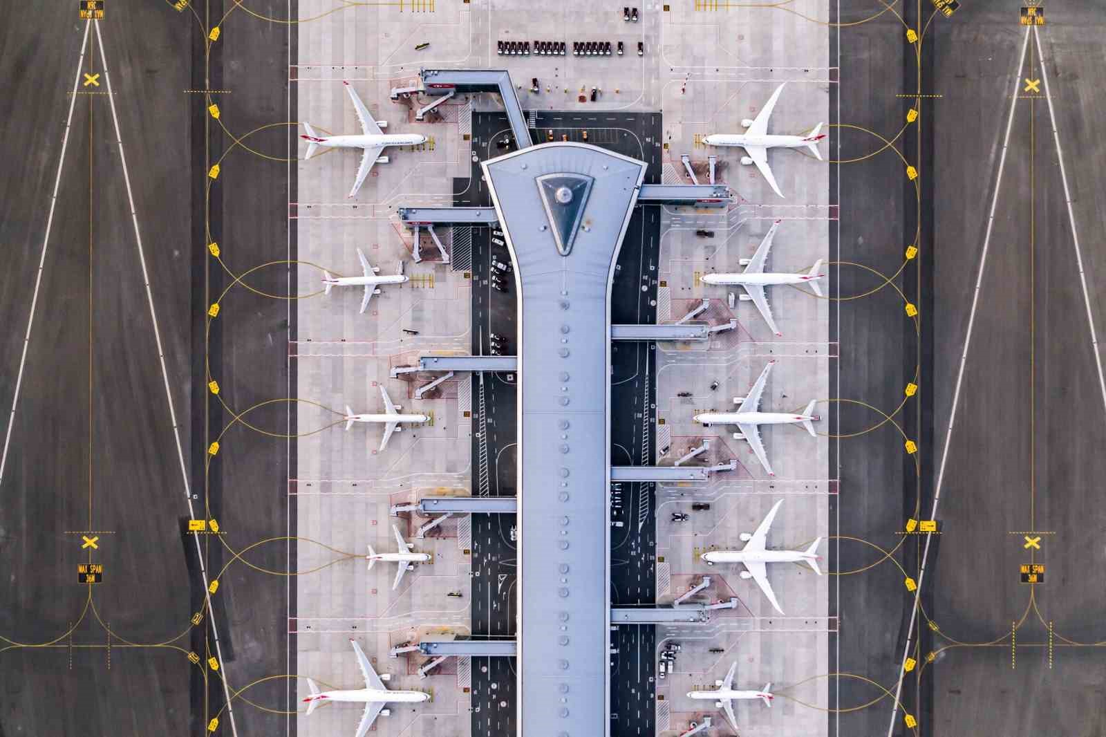 Bakan Uraloğlu: "4 Ocak’ta 2 bin 177 transit uçuşla Türk hava sahasında tüm zamanların en yüksek günlük transit uçuş sayısına ulaştık"
Bakan Uraloğlu: "4 Ocak’ta 2 bin 177 transit uçuşla Türk hava sahasında tüm zamanların en yüksek günlük transit uçuş sayısına ulaştık"