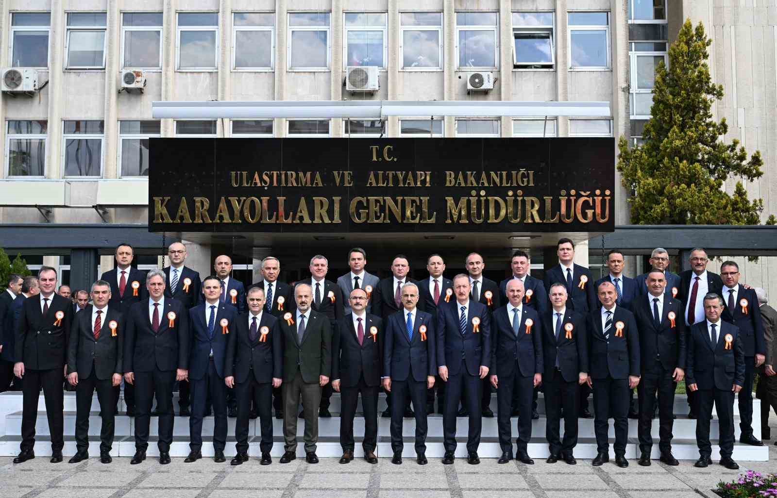 Bakan Uraloğlu: "6 bin 101 kilometre uzunluğundaki bölünmüş yol ağımızı 30 bin 51 kilometreye çıkardık"
