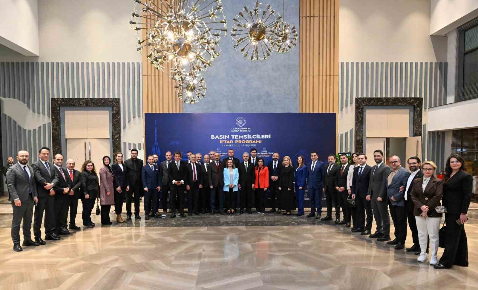 Bakan Uraloğlu: "800 tane geminin hala Hürmüz Boğazı’nda olduğunu söyleyebilirim"
Bakan Uraloğlu: "800 tane geminin hala Hürmüz Boğazı’nda olduğunu söyleyebilirim"