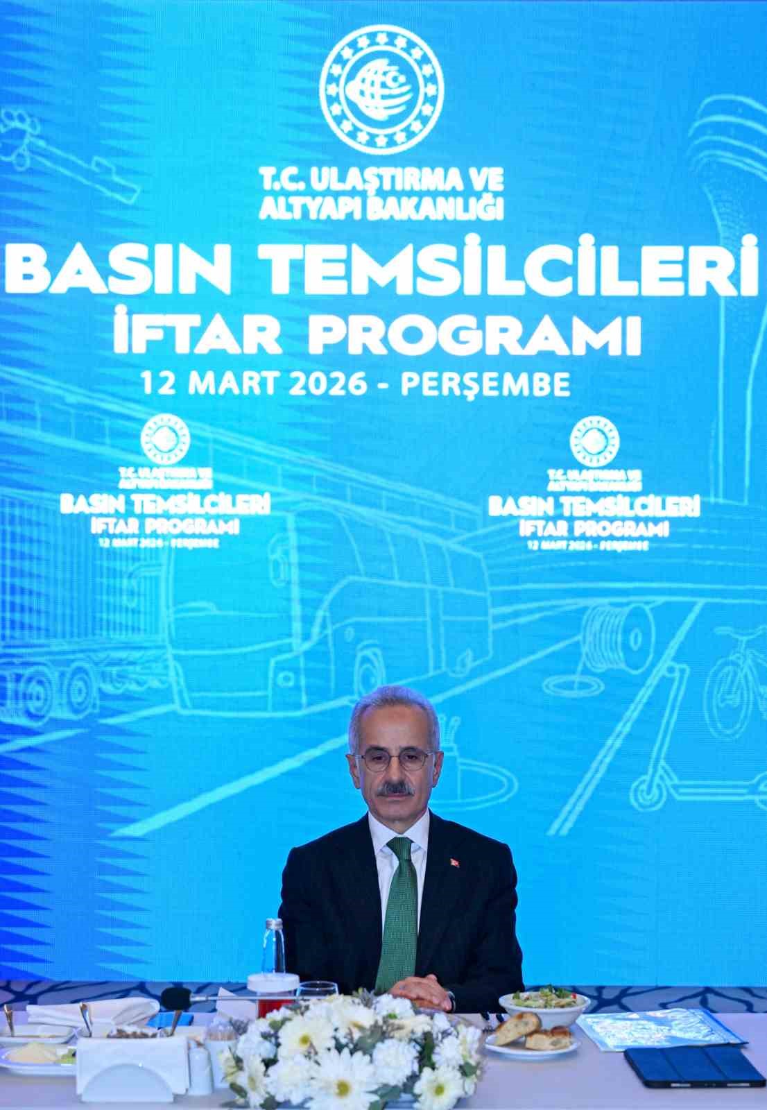 Bakan Uraloğlu: "800 tane geminin hala Hürmüz Boğazı’nda olduğunu söyleyebilirim"
Bakan Uraloğlu: "800 tane geminin hala Hürmüz Boğazı’nda olduğunu söyleyebilirim"