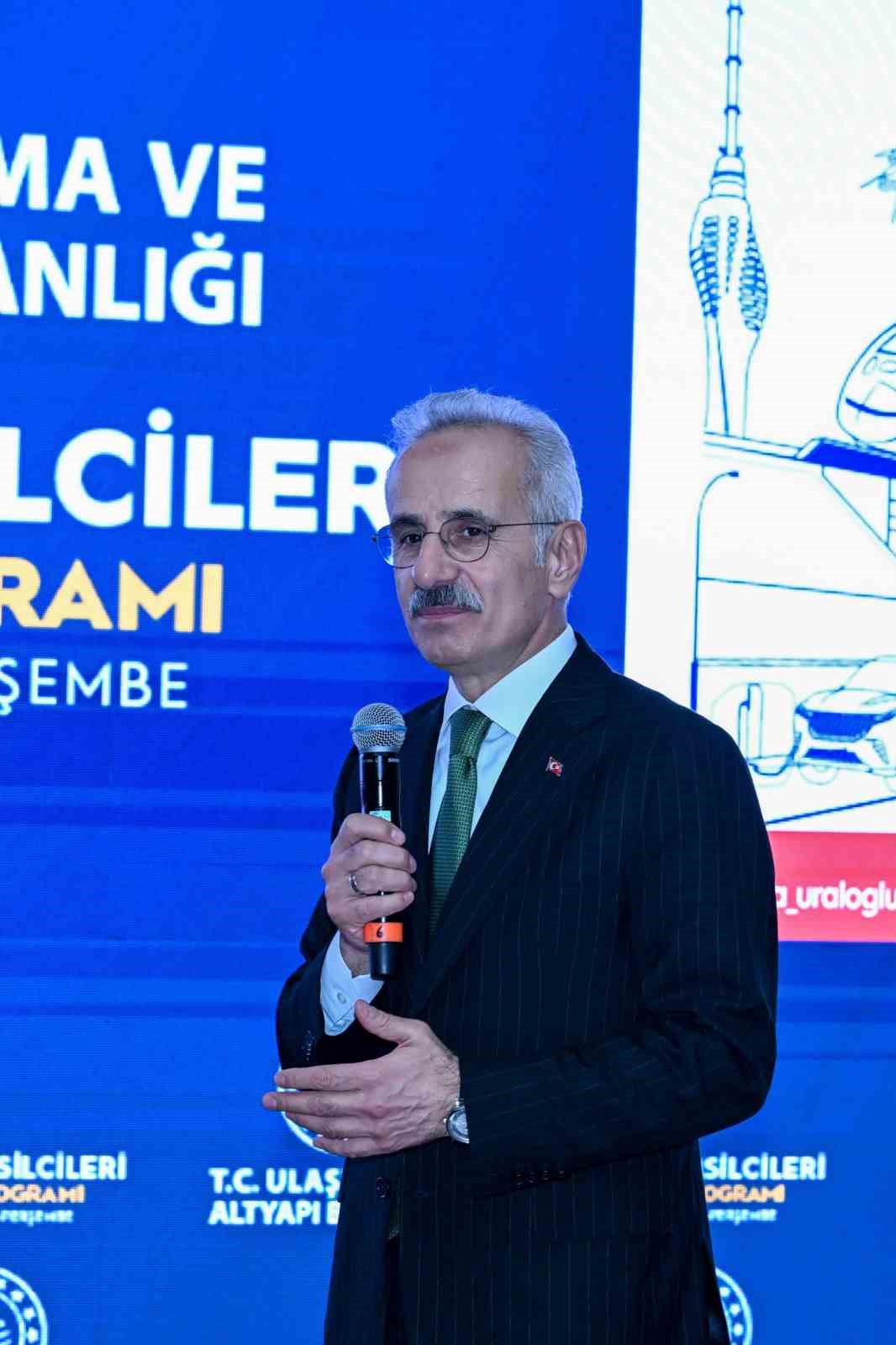 Bakan Uraloğlu: "95 milyon civarında cep telefonu var, bunların 32 milyonu 5G’ye uyumlu"
Bakan Uraloğlu: "95 milyon civarında cep telefonu var, bunların 32 milyonu 5G’ye uyumlu"