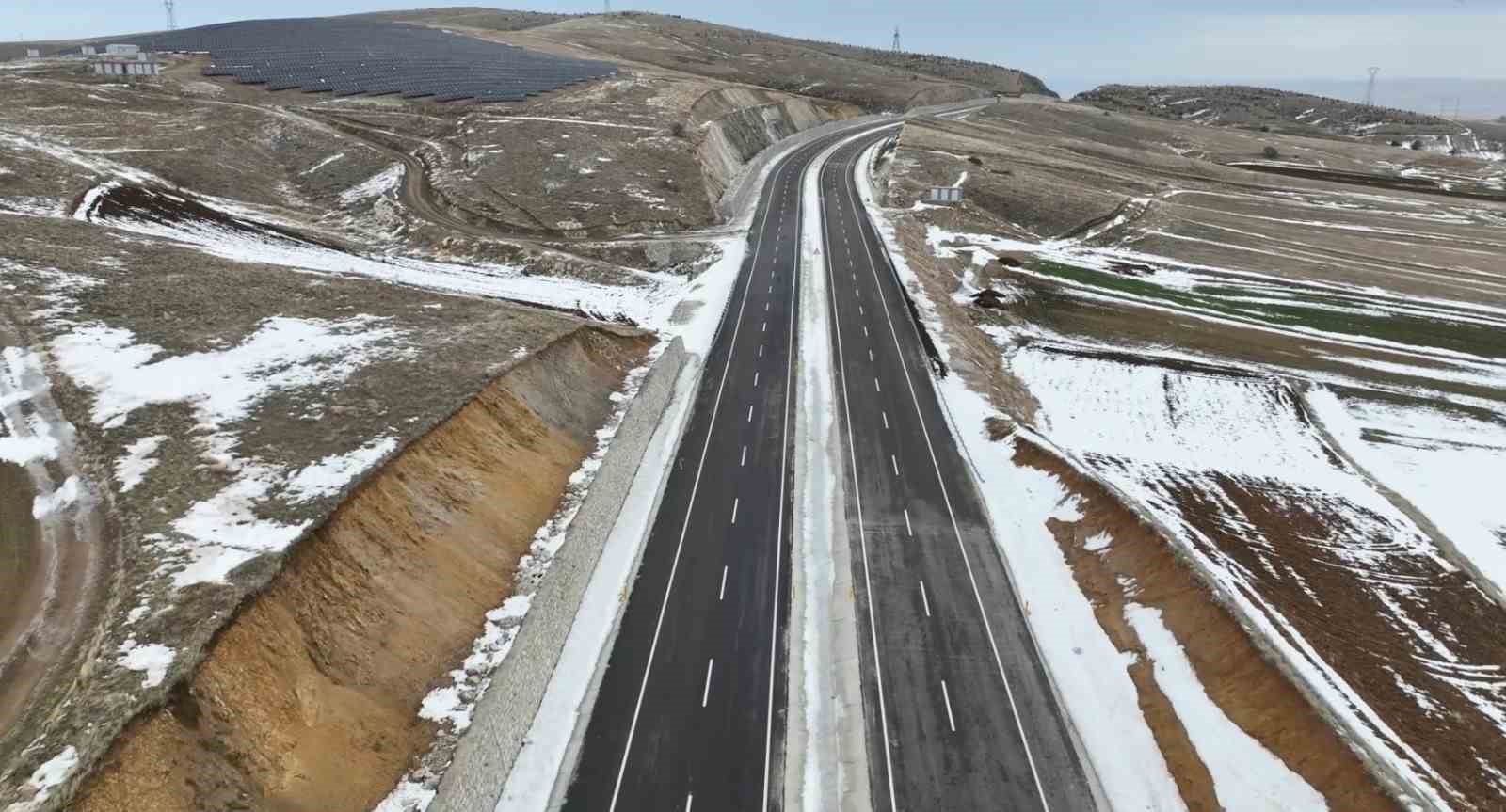 Bakan Uraloğlu: "Aksaray-Ortaköy-6. Bölge Hududu yolunun en önemli etaplarından biri olan Ortaköy Çevre Yolu’nu tamamladık, yarın hizmete açılıyor"
