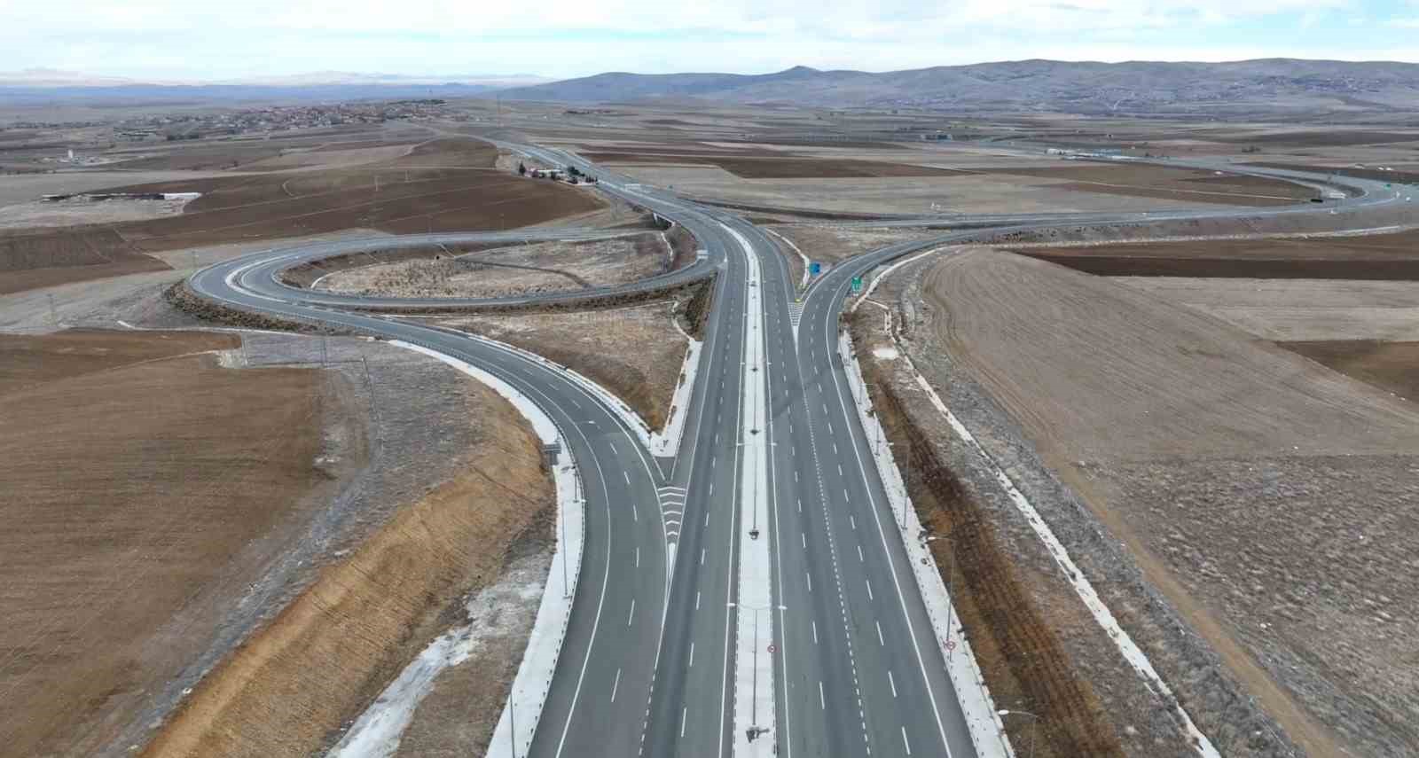 Bakan Uraloğlu: "Aksaray-Ortaköy-6. Bölge Hududu yolunun en önemli etaplarından biri olan Ortaköy Çevre Yolu’nu tamamladık, yarın hizmete açılıyor"
