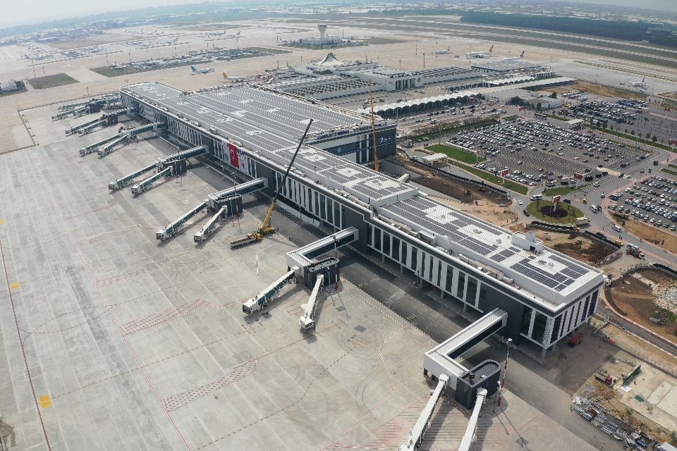 Bakan Uraloğlu: "Antalya Havalimanımızın yıllık yolcu kapasitesini 35 milyondan 82 milyona yükselttik"
