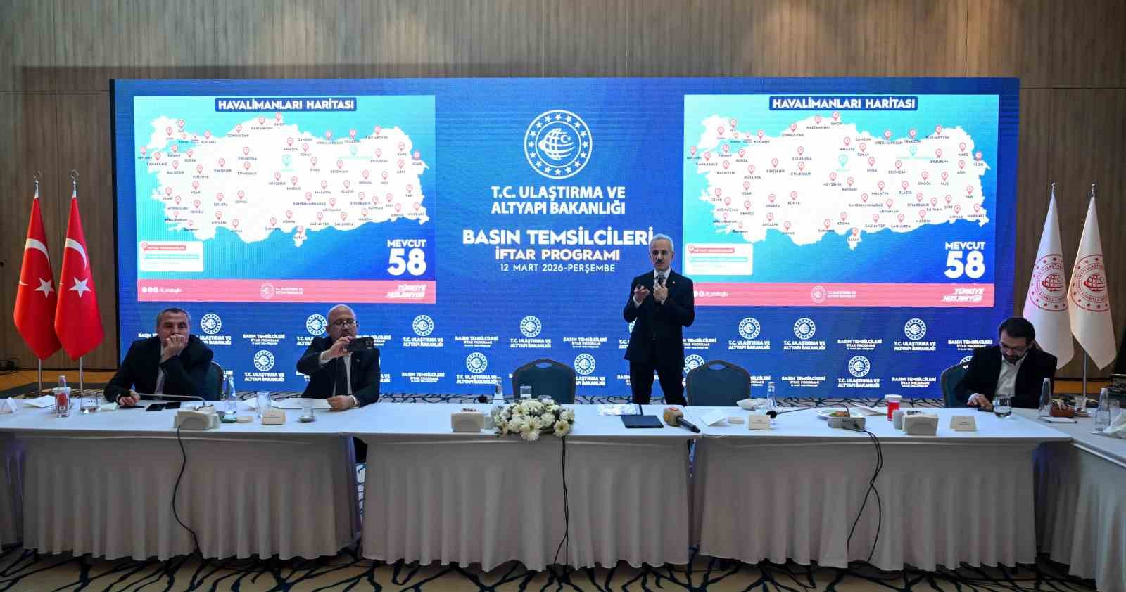 Bakan Uraloğlu: "Aydın Çıldır Havalimanı’nı ticari uçuşlara, yeniden yaparak açacağız"
Bakan Uraloğlu: "Aydın Çıldır Havalimanı’nı ticari uçuşlara, yeniden yaparak açacağız"