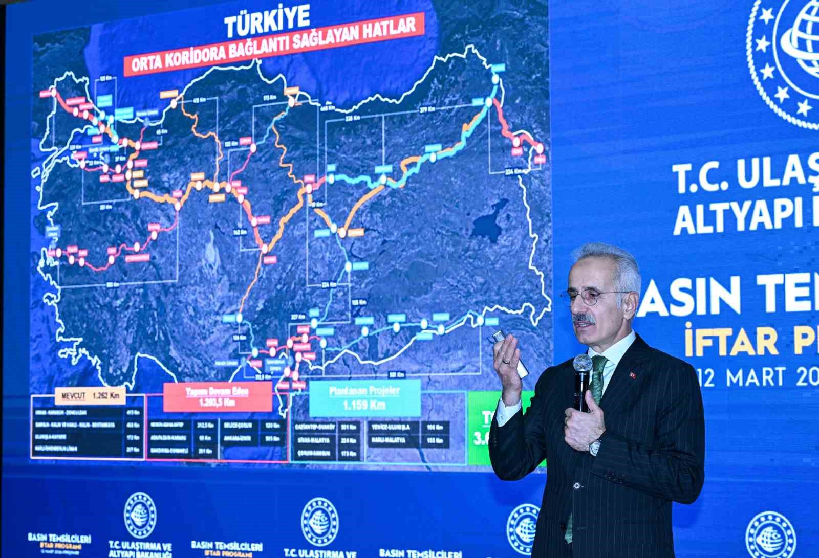 Bakan Uraloğlu: "Aydın Çıldır Havalimanı’nı ticari uçuşlara, yeniden yaparak açacağız"
Bakan Uraloğlu: "Aydın Çıldır Havalimanı’nı ticari uçuşlara, yeniden yaparak açacağız"