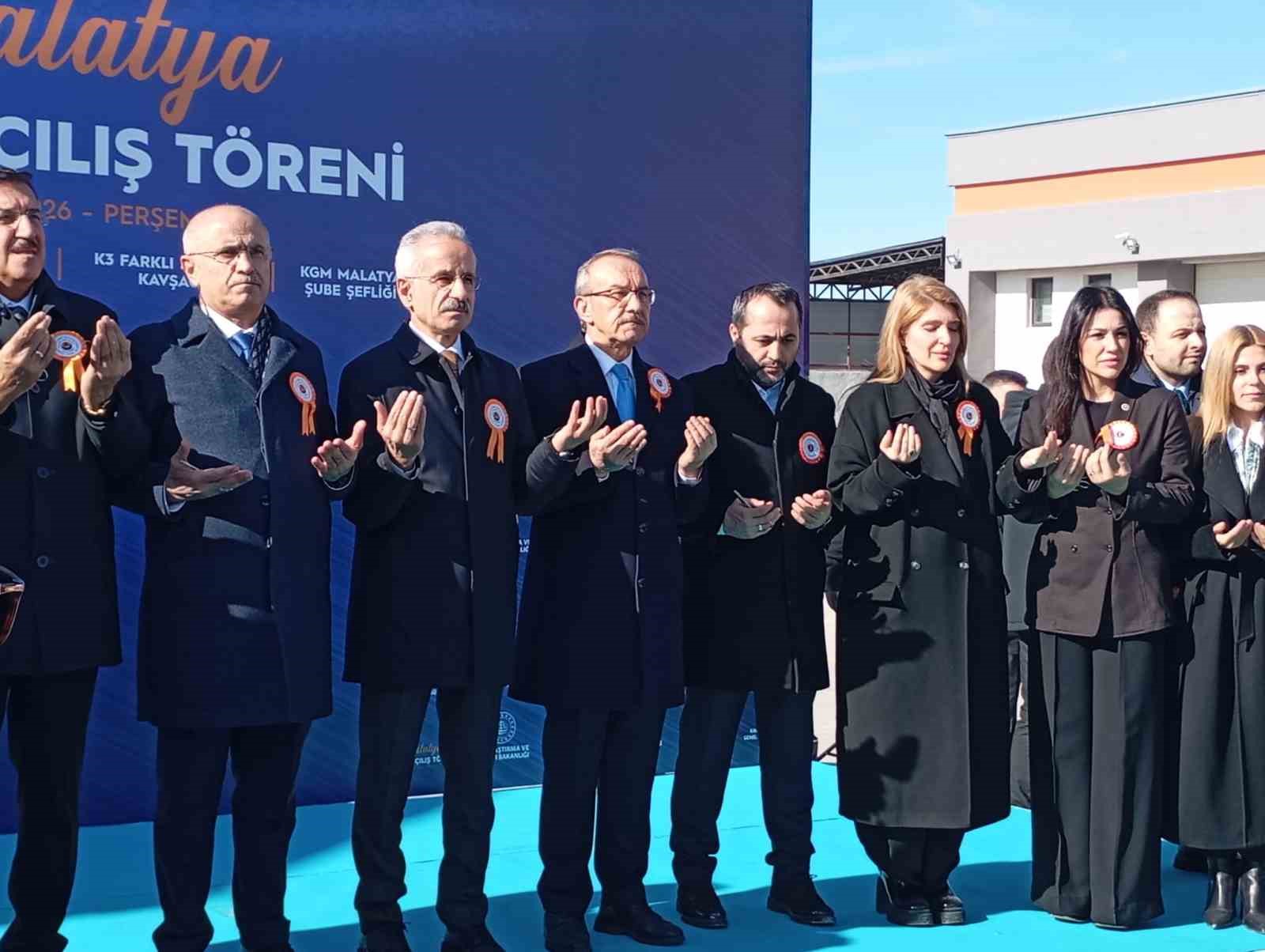 Bakan Uraloğlu: "Bugüne kadar deprem bölgesindeki illere toplam 79,4 milyar liralık yatırım yaptık"
