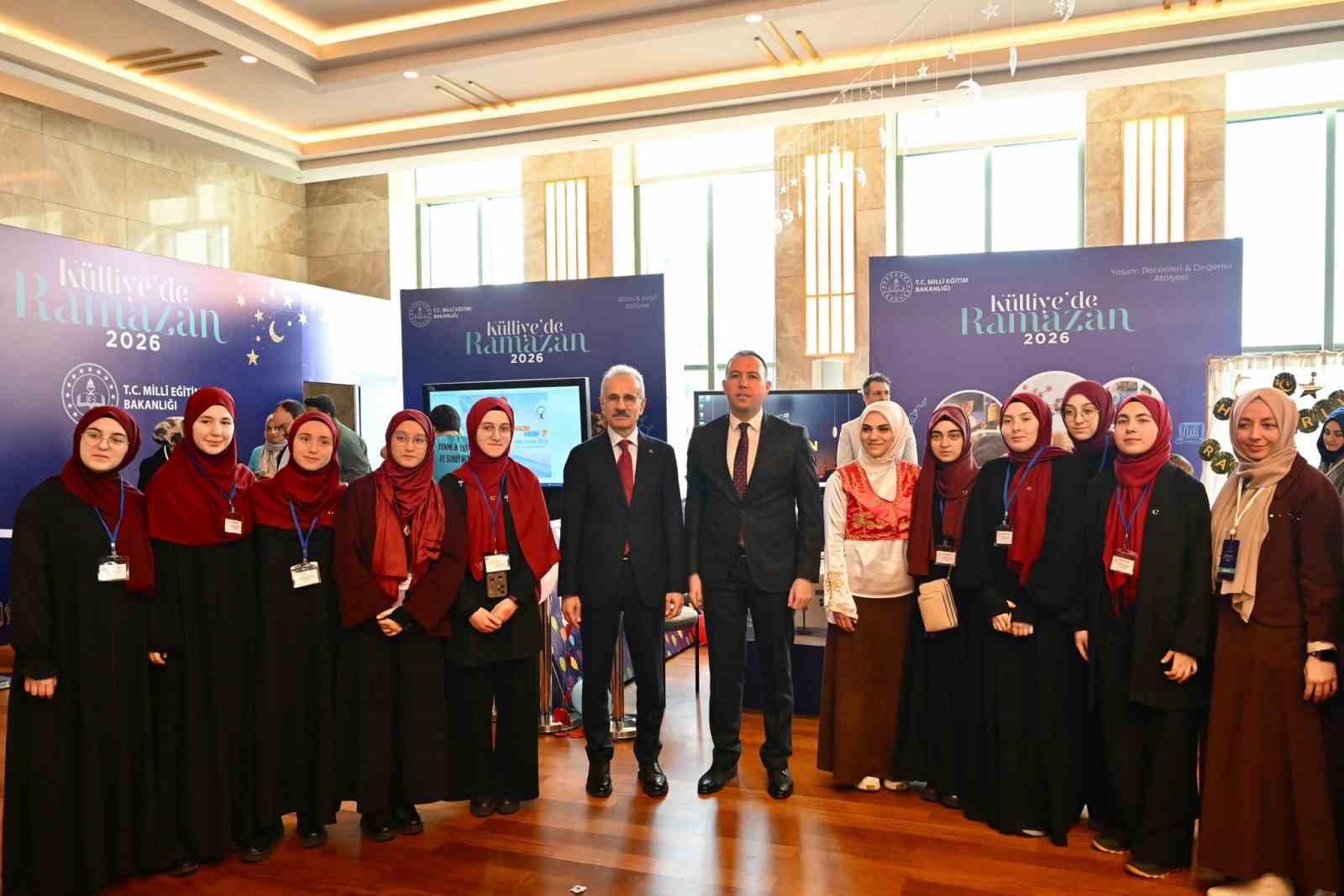 Bakan Uraloğlu: "Çocuklarımız dijital platformlarda olması gerektiği kadar olacaklar"
