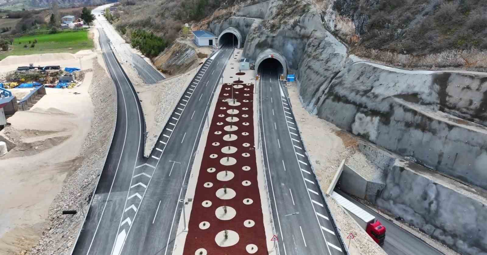 Bakan Uraloğlu: "Çorum-Laçin yolumuz ile seyahat süresi 30 dakikadan 15 dakikaya düştü"
