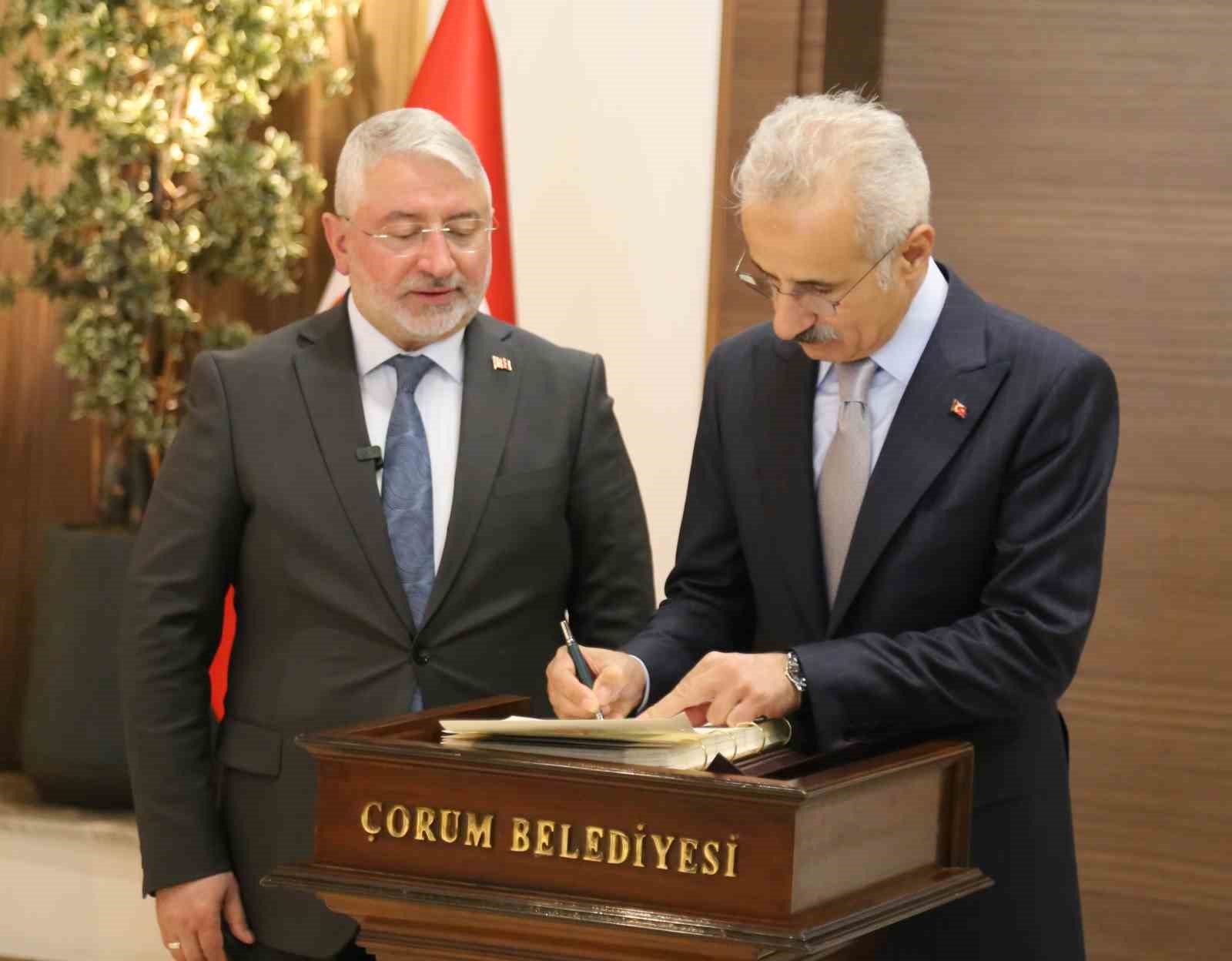 Bakan Uraloğlu, Çorum’da ziyaretlerde bulundu
