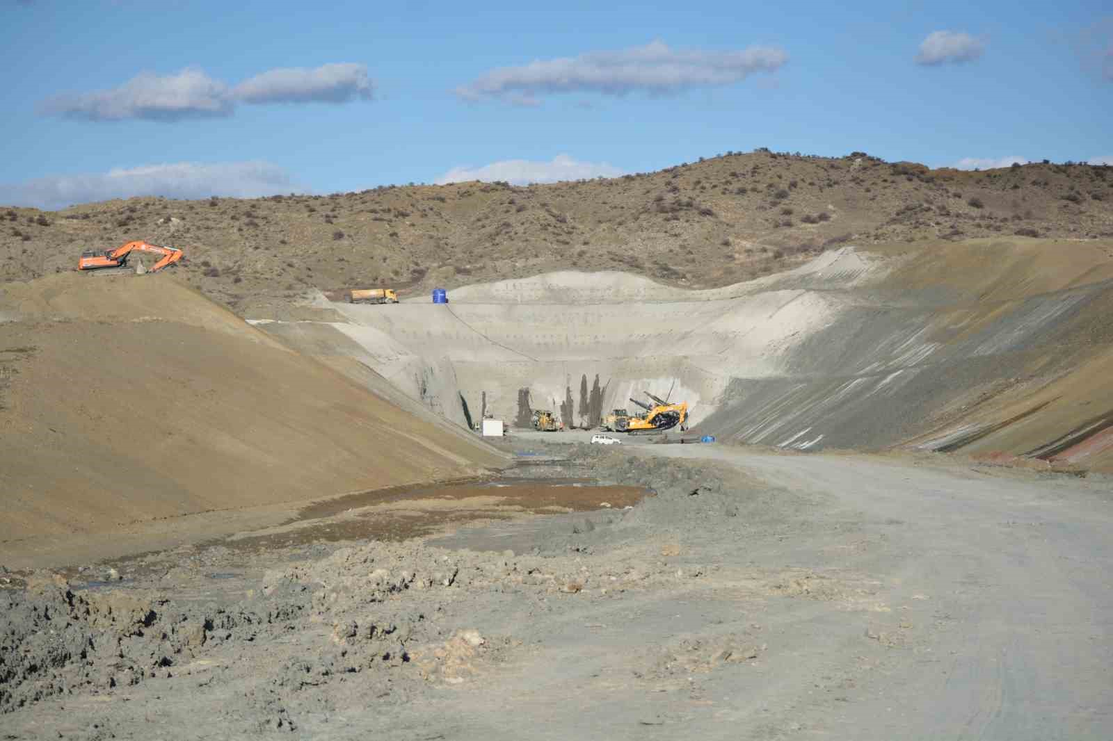 Bakan Uraloğlu: "Delice-Çorum Hızlı Tren Hattı’nda fiziki ilerleme yüzde 25’e yaklaştı"

