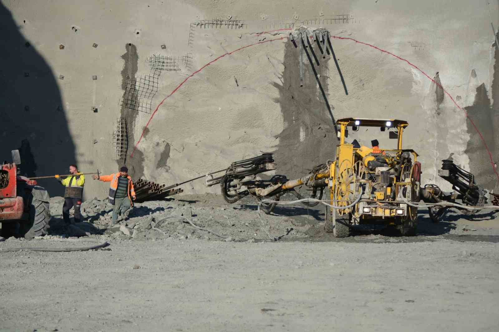 Bakan Uraloğlu: "Delice-Çorum Hızlı Tren Hattı’nda fiziki ilerleme yüzde 25’e yaklaştı"
