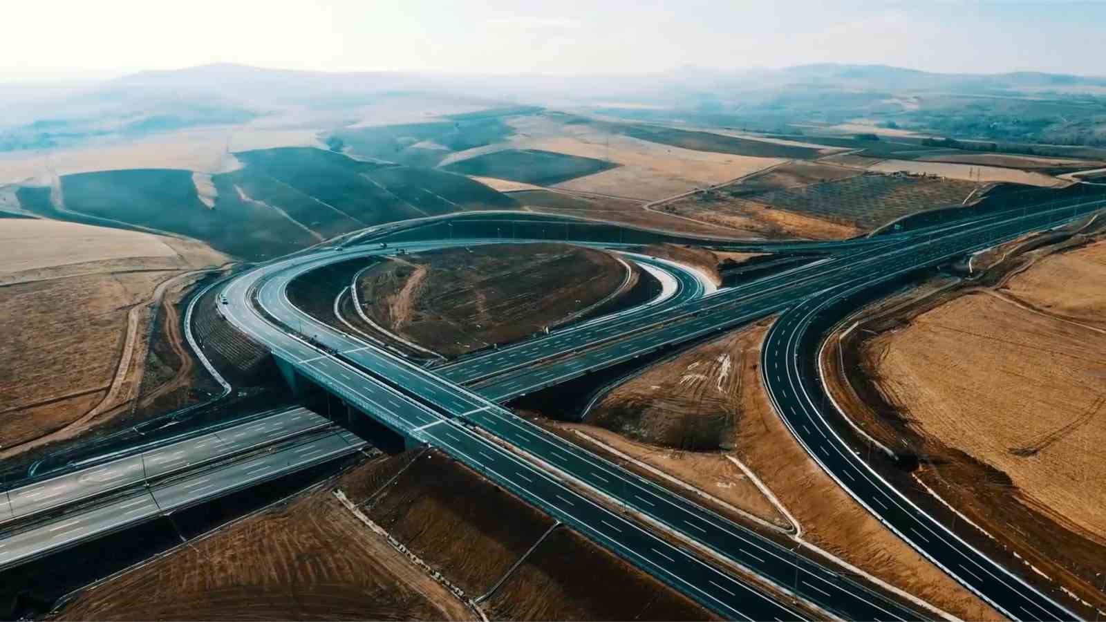 Bakan Uraloğlu: "Dünyanın çevresinin 4’te 3’ü kadar bölünmüş yol yaparak, 30 bin kilometrelik dev eşiği geride bıraktık"
