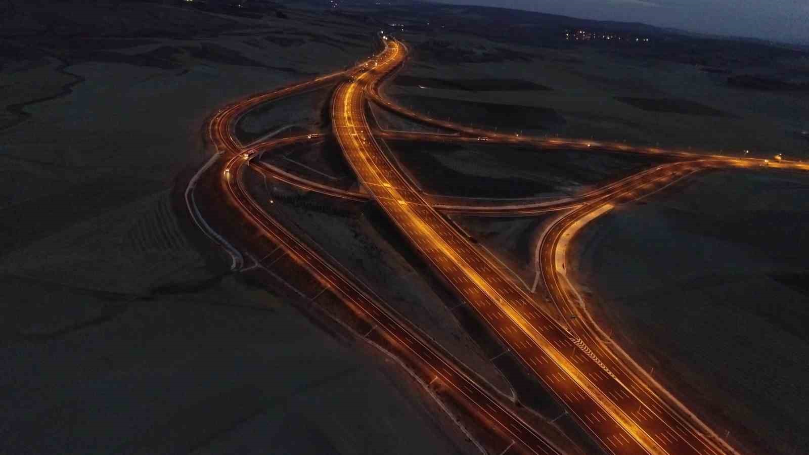 Bakan Uraloğlu: "Dünyanın çevresinin 4’te 3’ü kadar bölünmüş yol yaparak, 30 bin kilometrelik dev eşiği geride bıraktık"
