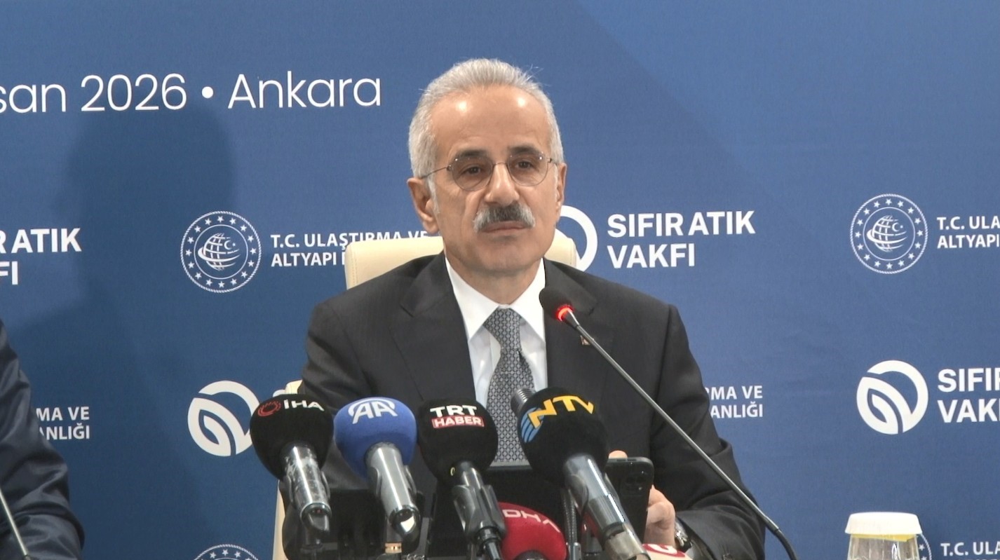 Bakan Uraloğlu: "Ekolojik köprüler, bisiklet yolları, güneş enerji santralleri ve asfalt geri dönüşüm tesisleriyle karbon ayak izimizi azaltıyoruz"
