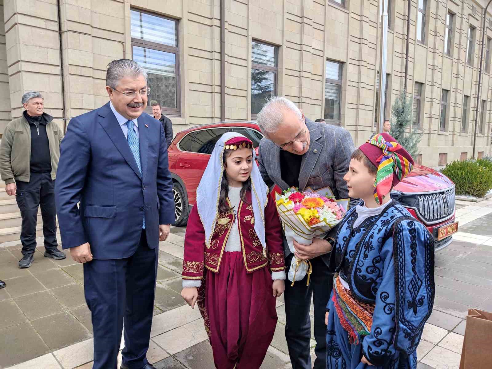 Bakan Uraloğlu, Eskişehir Valiliği’ni ziyaret etti
