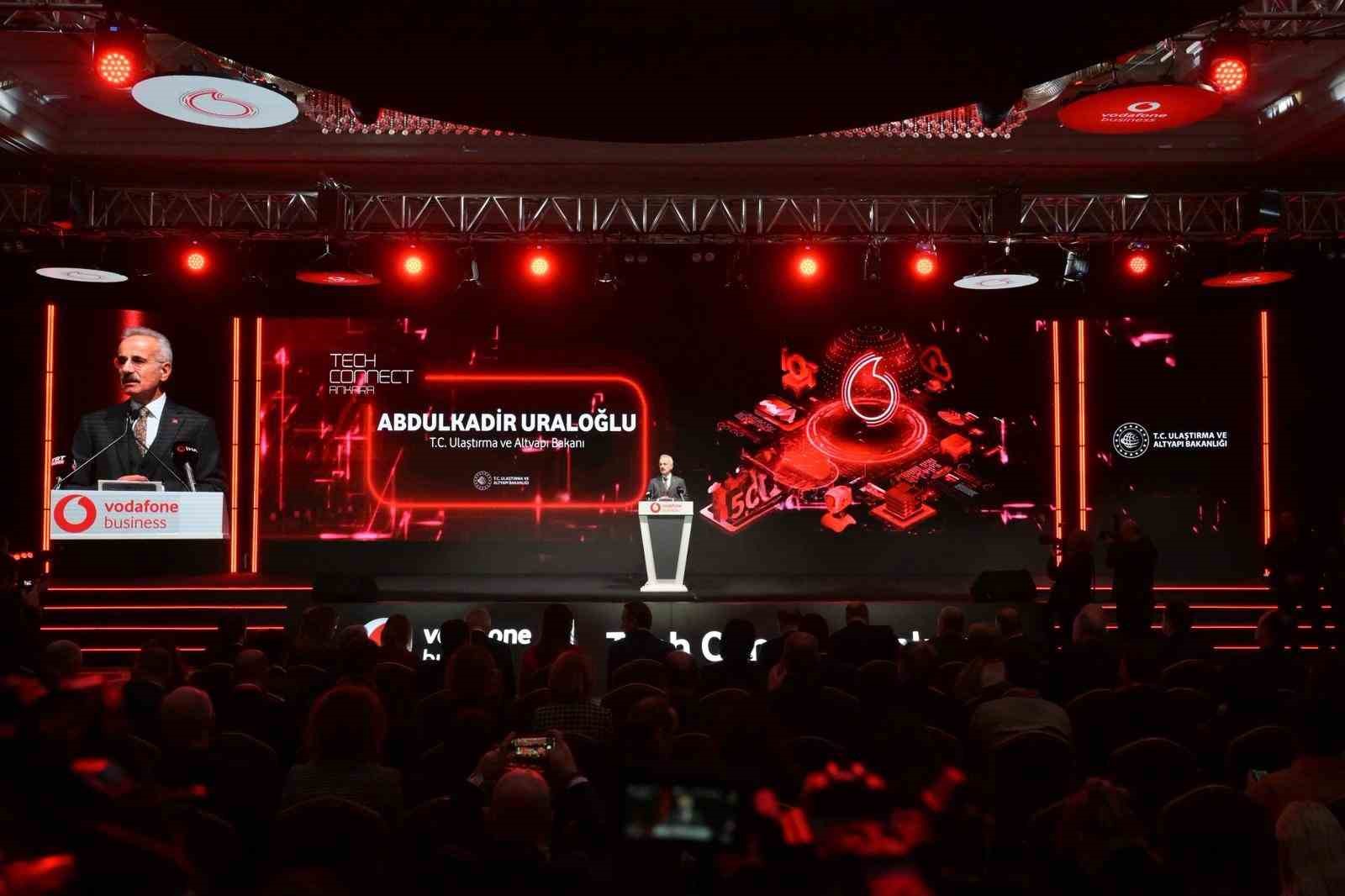 Bakan Uraloğlu: "Fiber optik ağ altyapımız, 657 bin kilometre"
