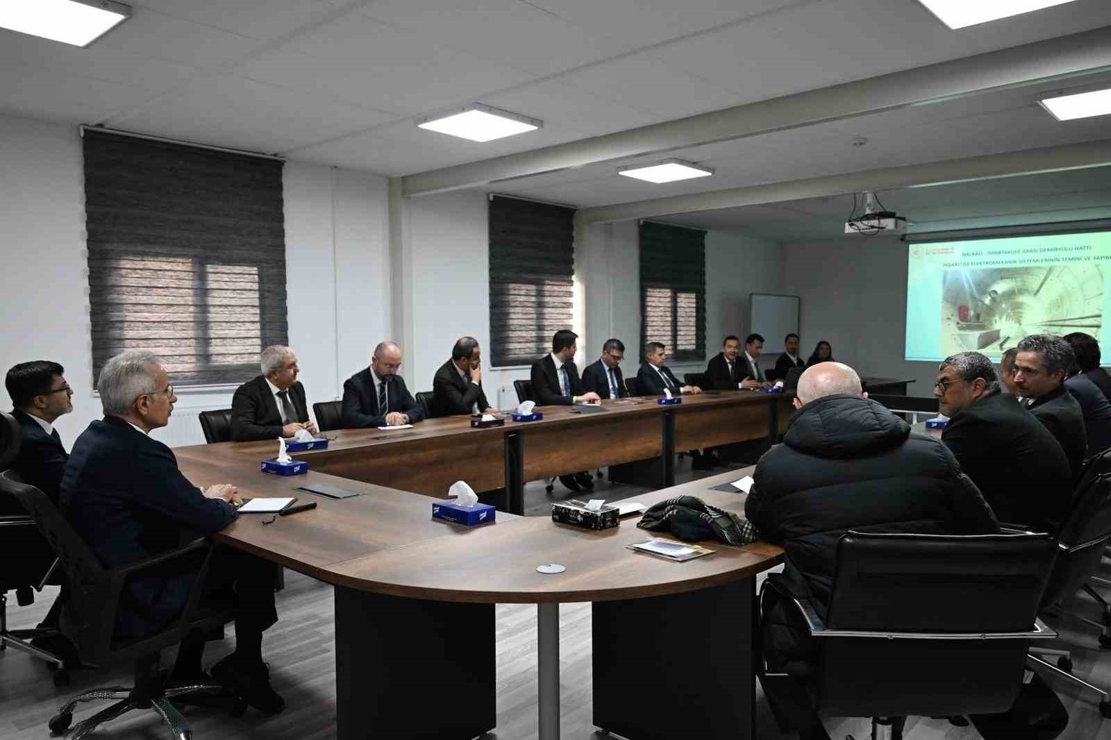 Bakan Uraloğlu: "Halkalı-Ispartakule Hattı’nda sene sonuna kadar yapım çalışmalarını bitirip sene başında test çalışmalarımıza başlayacağız"
