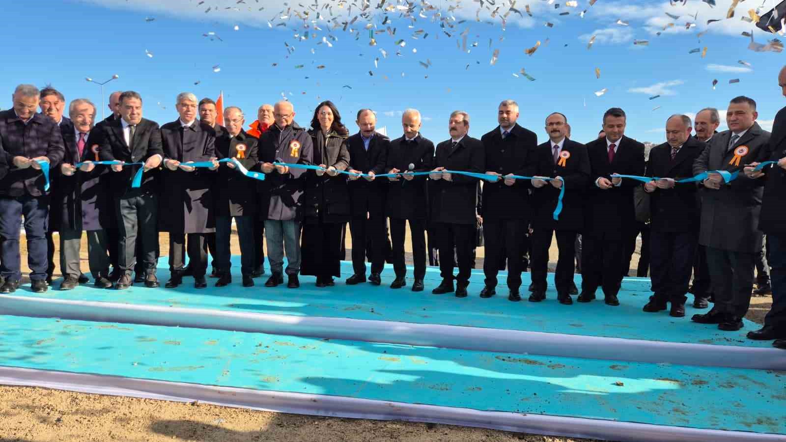 Bakan Uraloğlu: "Hızlı tren projesi tamamlandığında Ankara-Samsun arası 2,5 saate düşecek"
Bakan Uraloğlu: "Hızlı tren projesi tamamlandığında Ankara-Samsun arası 2,5 saate düşecek"