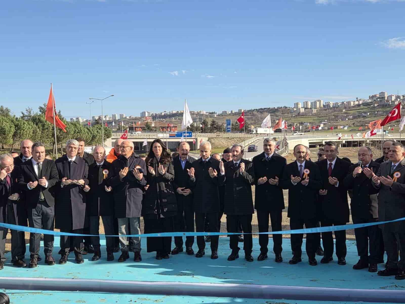 Bakan Uraloğlu: "Hızlı tren projesi tamamlandığında Ankara-Samsun arası 2,5 saate düşecek"
Bakan Uraloğlu: "Hızlı tren projesi tamamlandığında Ankara-Samsun arası 2,5 saate düşecek"