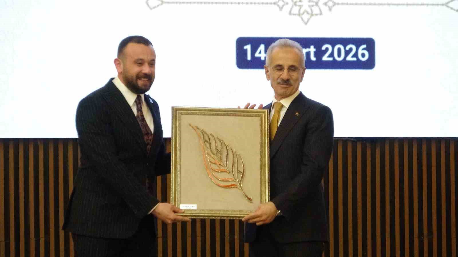 Bakan Uraloğlu: "Hürmüz Boğazı’nda Türk bayraklı gemiler için ISPS Güvenlik Seviyesi 3’e çıkardık, karayolu taşımacılarımıza güvenli güzergahlar sağladık"
